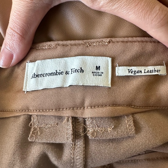 Abercrombie Leather Tailored Short - Picture 4 of 4